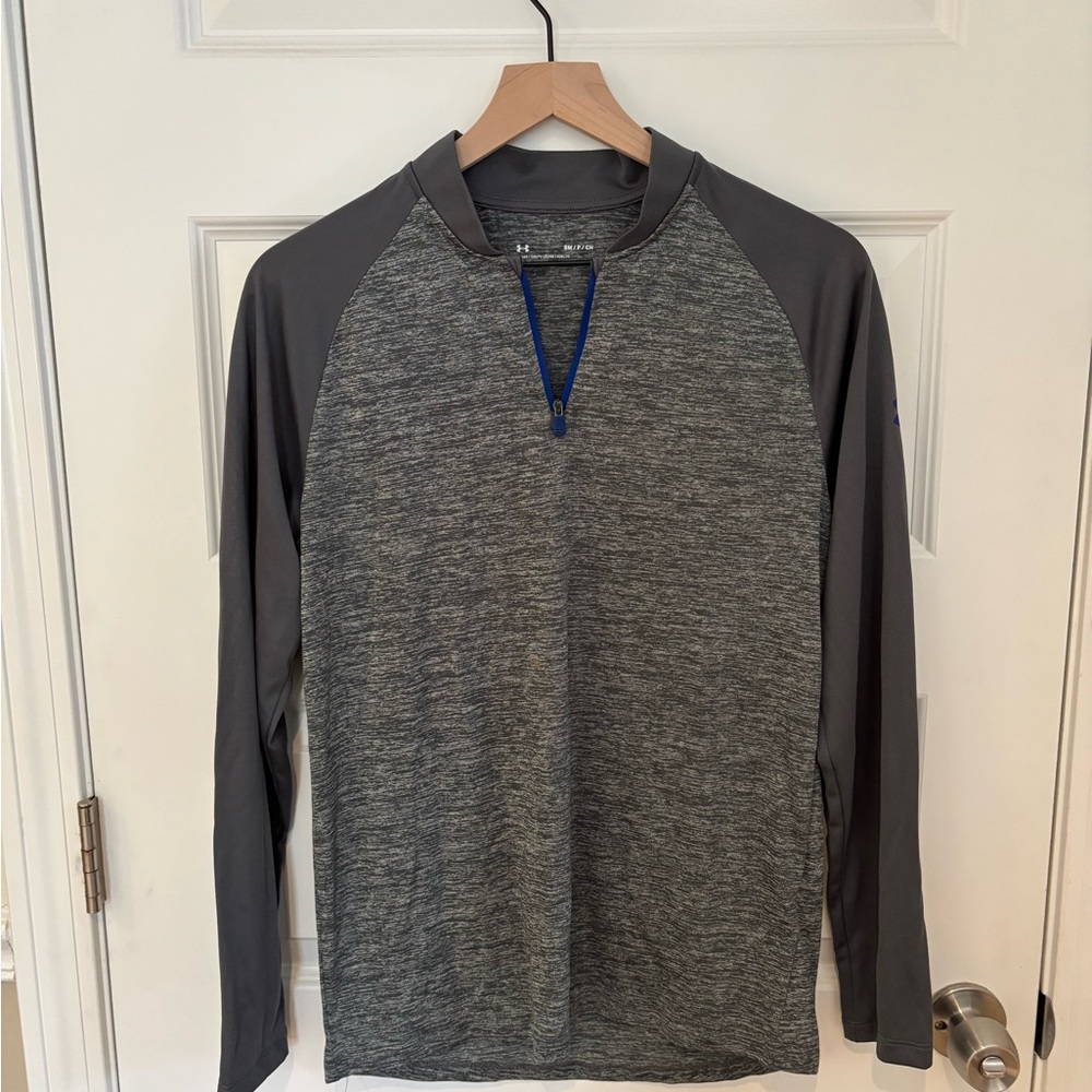 Under Armour performance, long sleeve tee.  Men’s sz small.